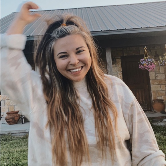 Meet your Posher, Krysten - Picture 2 of 4